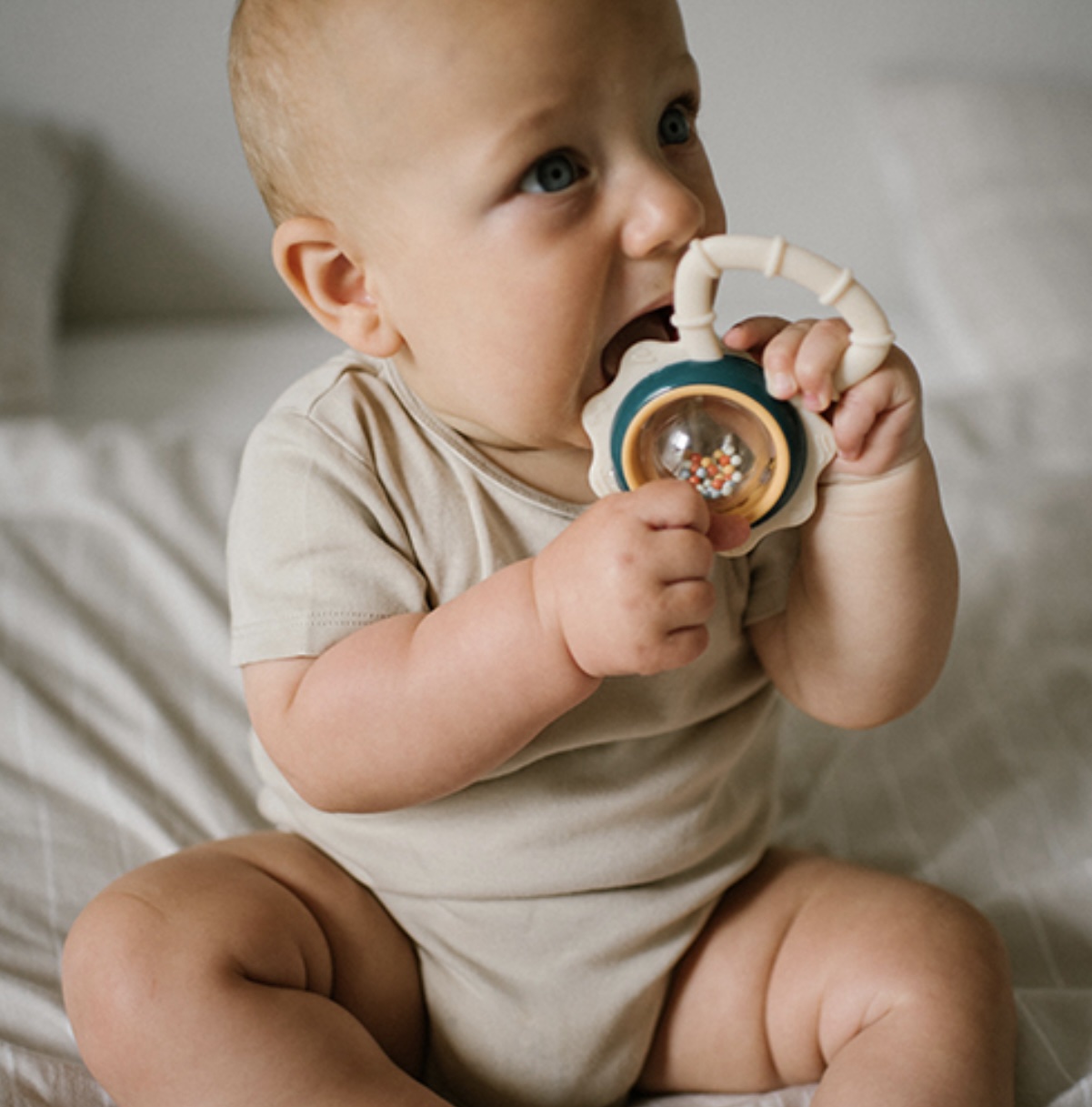 Κουδουνίστρα με μασητικό BabyOno